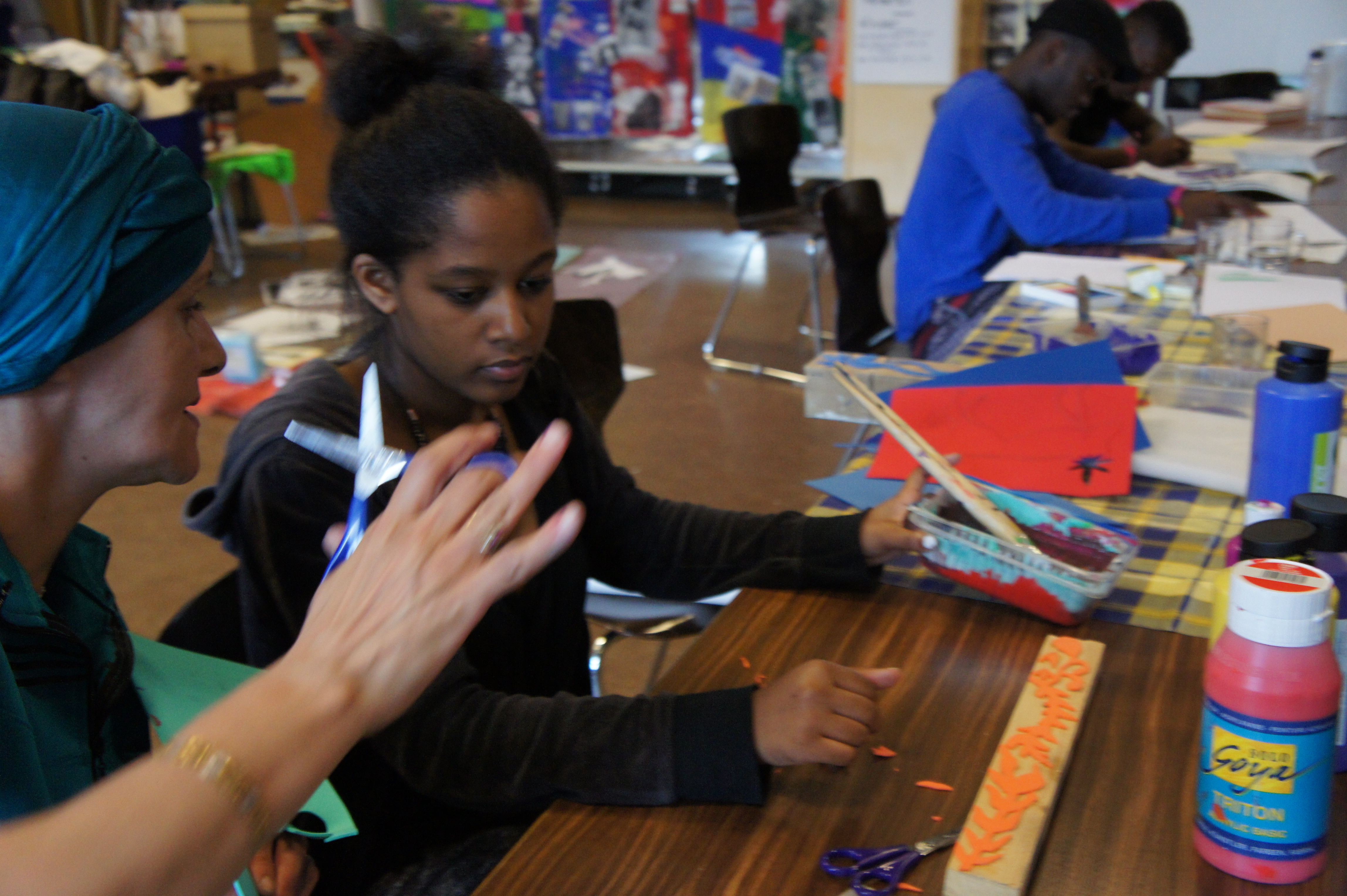 Najat et Mounia à la technique du tamponnage