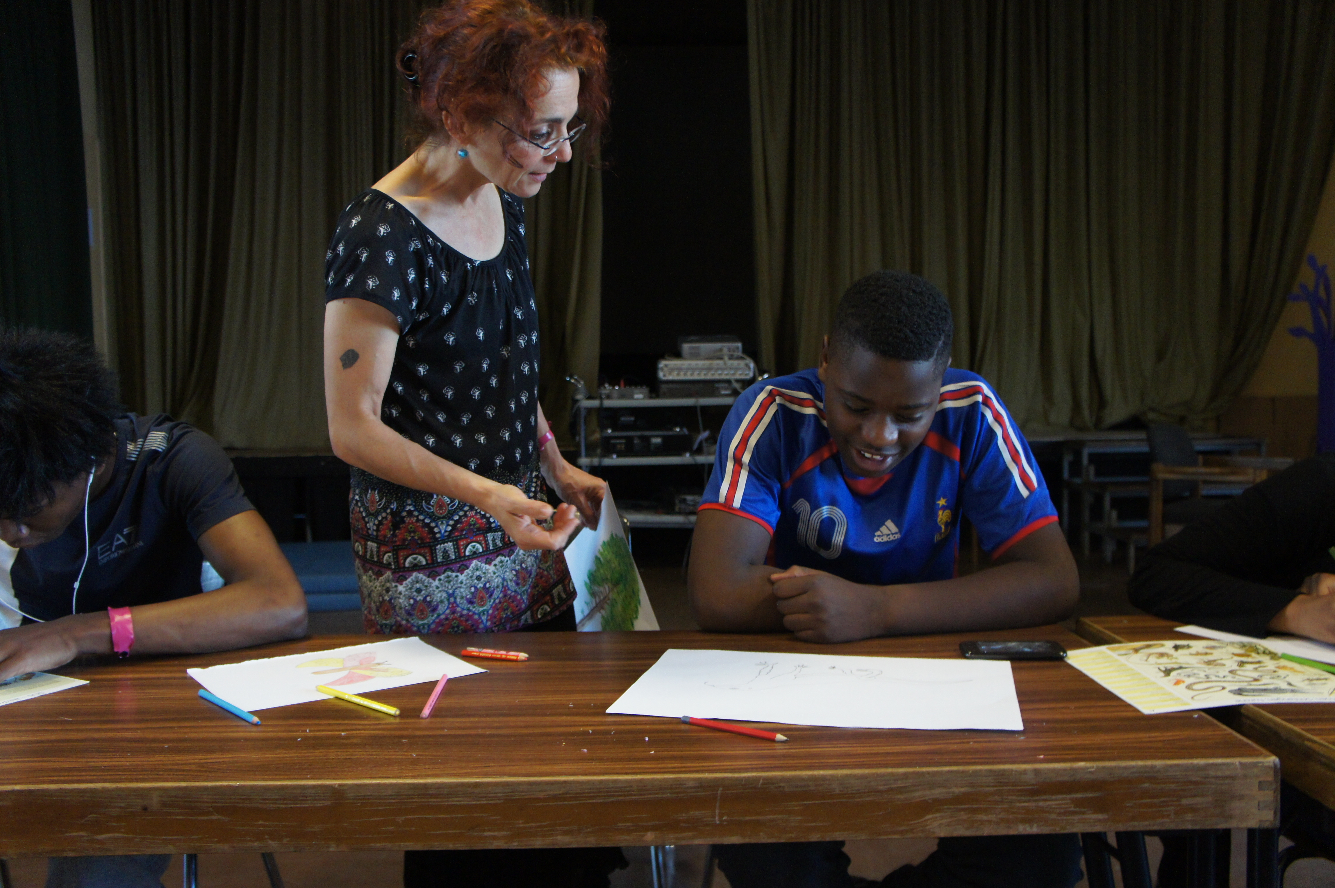 Malaurie complimente Alhassane sur ses talents de dessinateur, que lui-même ne soupçonnait pas.