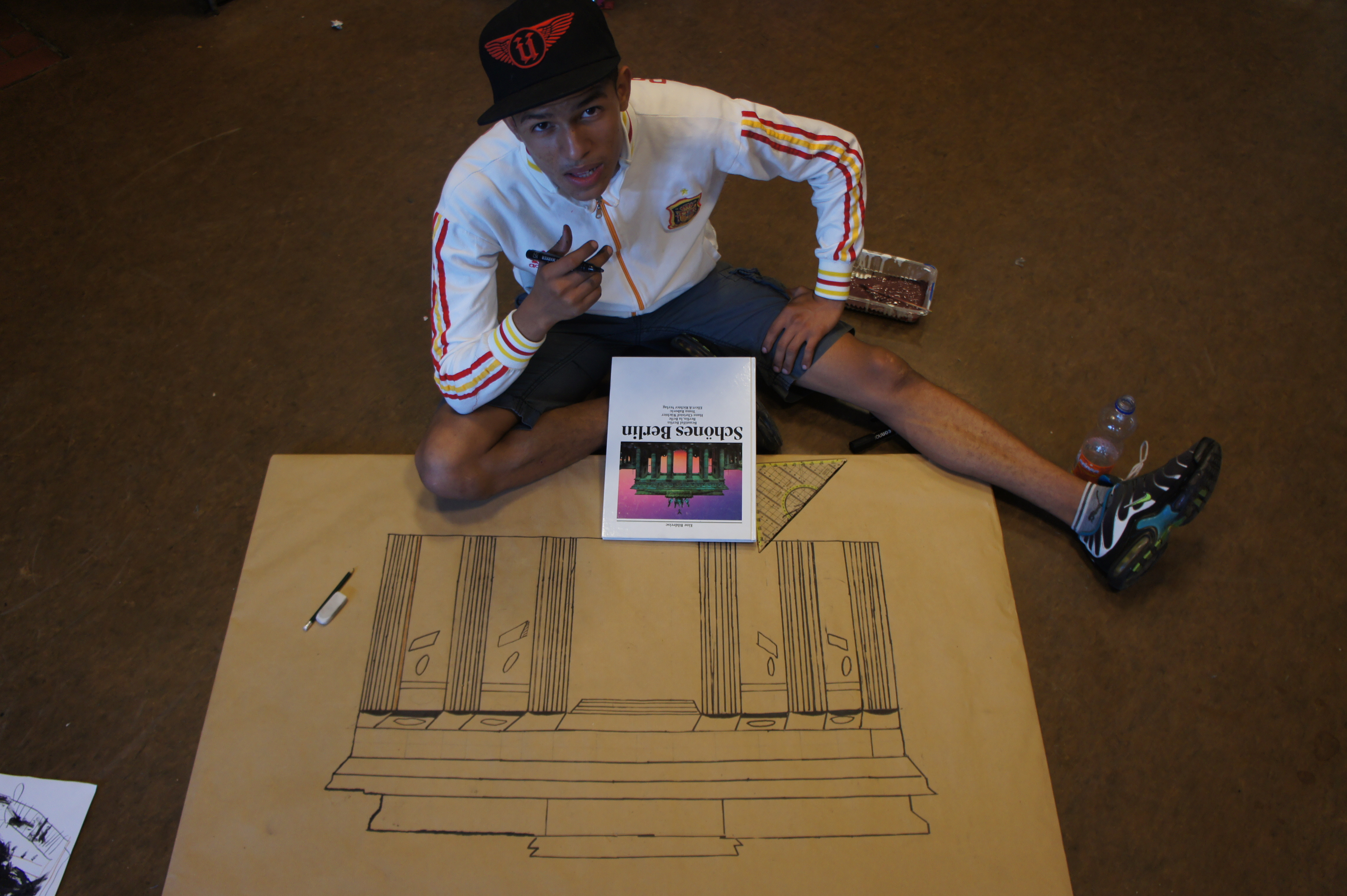 Abdelattif - dessine la porte de Brandenbourg de sa propre initiative