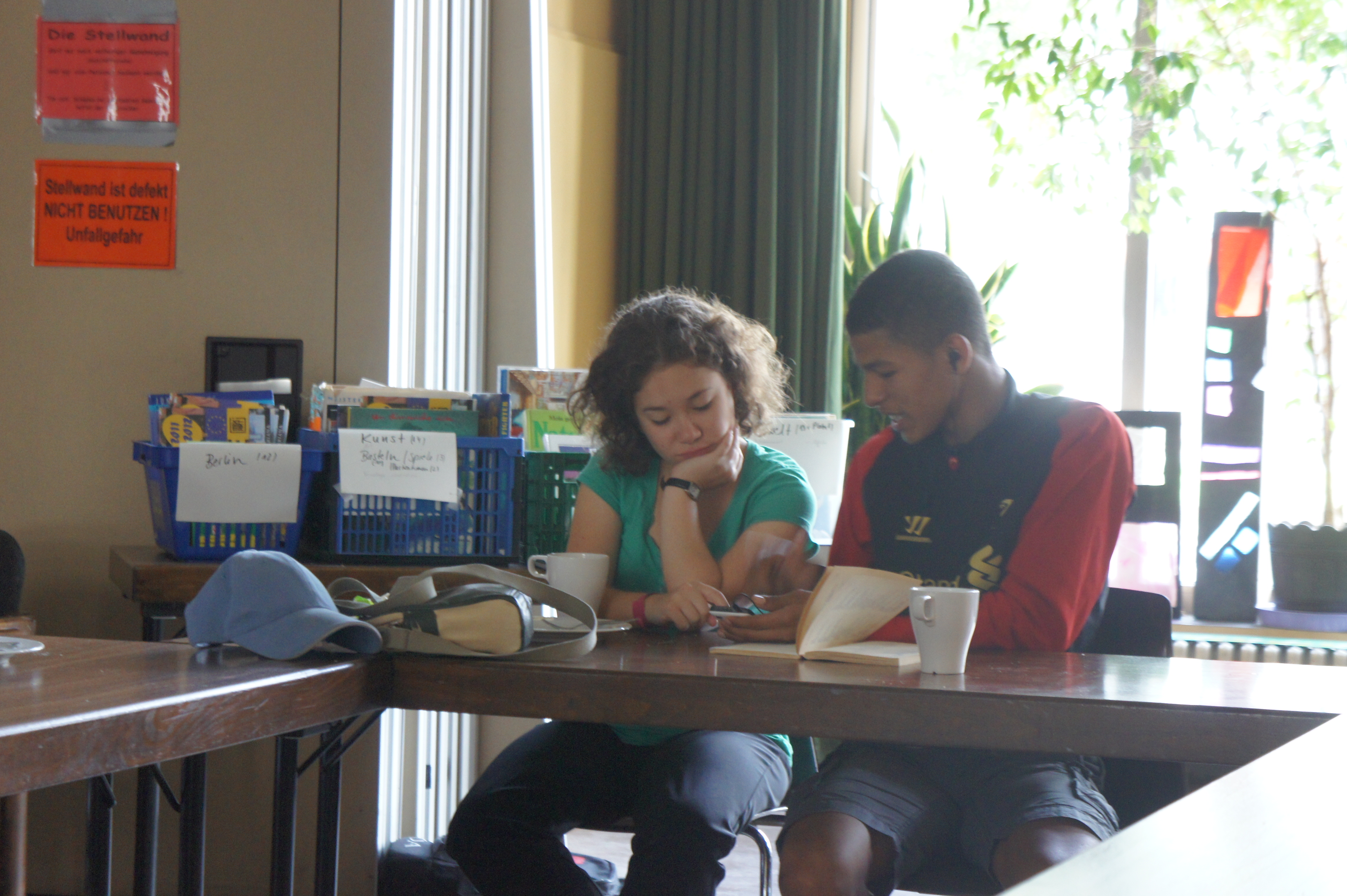 Audrey et Abdelattif et la petite bibliothèque