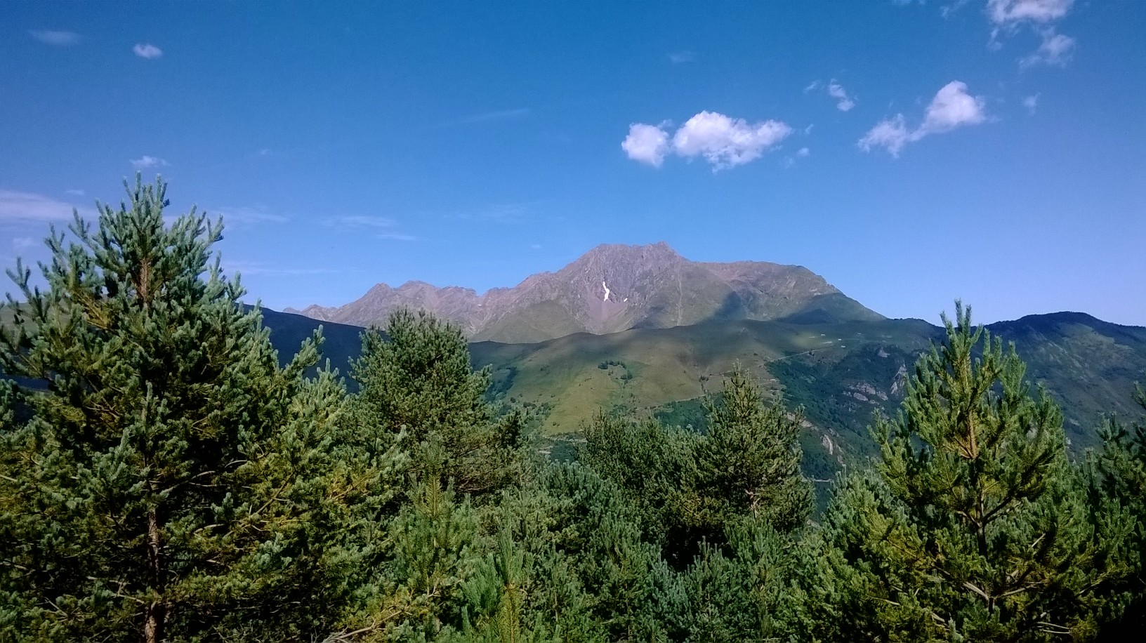 L'ARBIZON (2831 m.) EN PLEIN ETE.