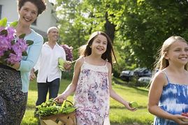 QUAND LES ENFANTS ENTRAÎNENT LES PARENTS AU JARDINAGE