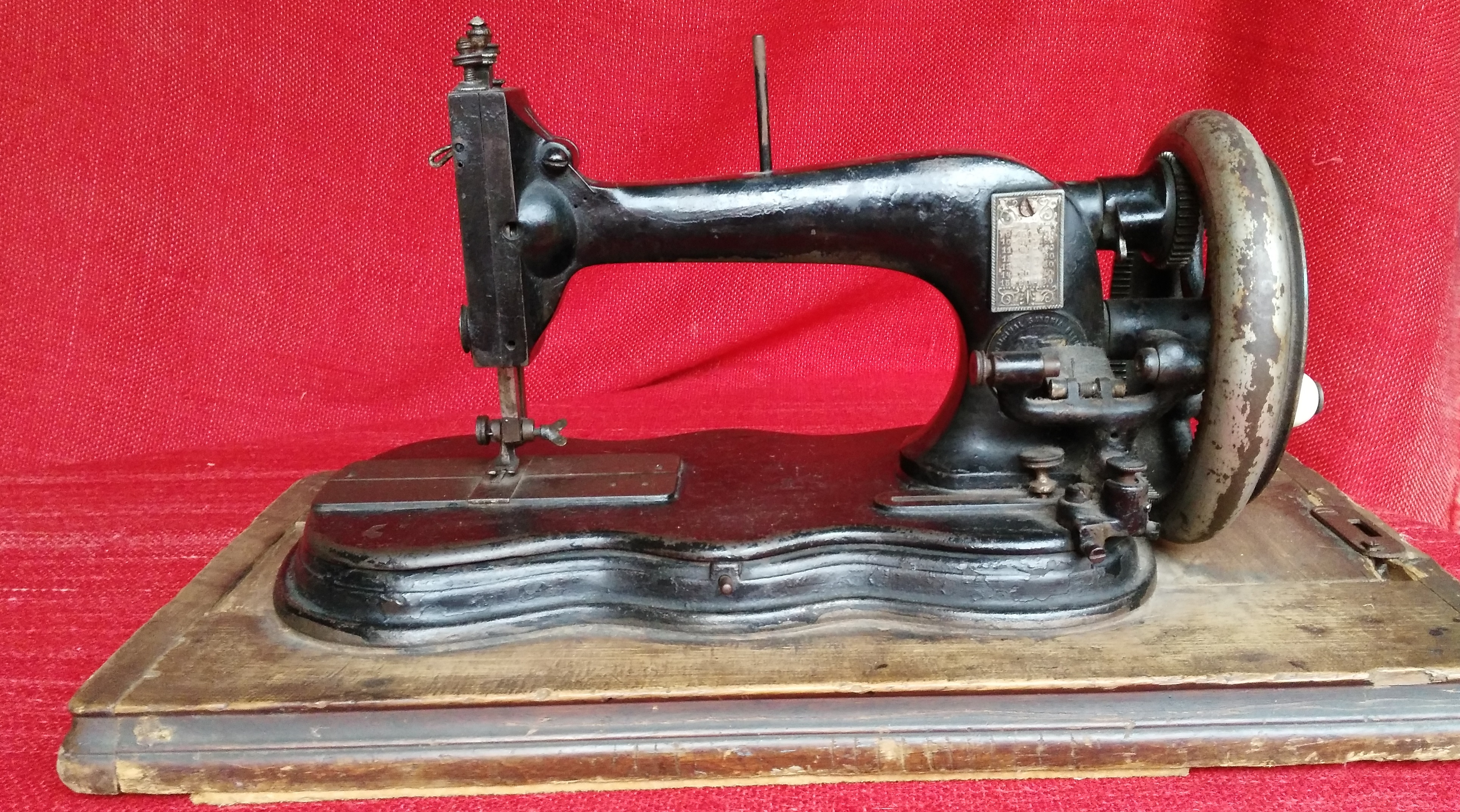 Machine à coudre
Age : environ 100 ans