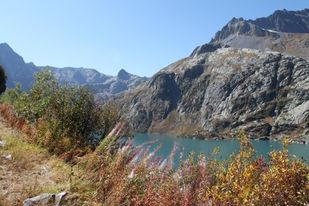 Paysage idyllique dans le magnifique site du barrage d'Emosson