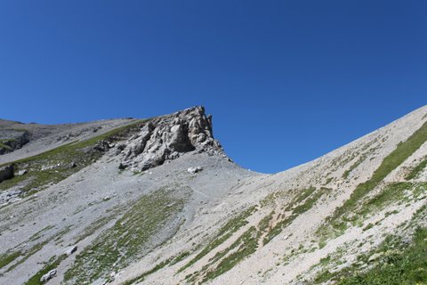 Un petit sentier de pierres nous amène vers le col de Barberine