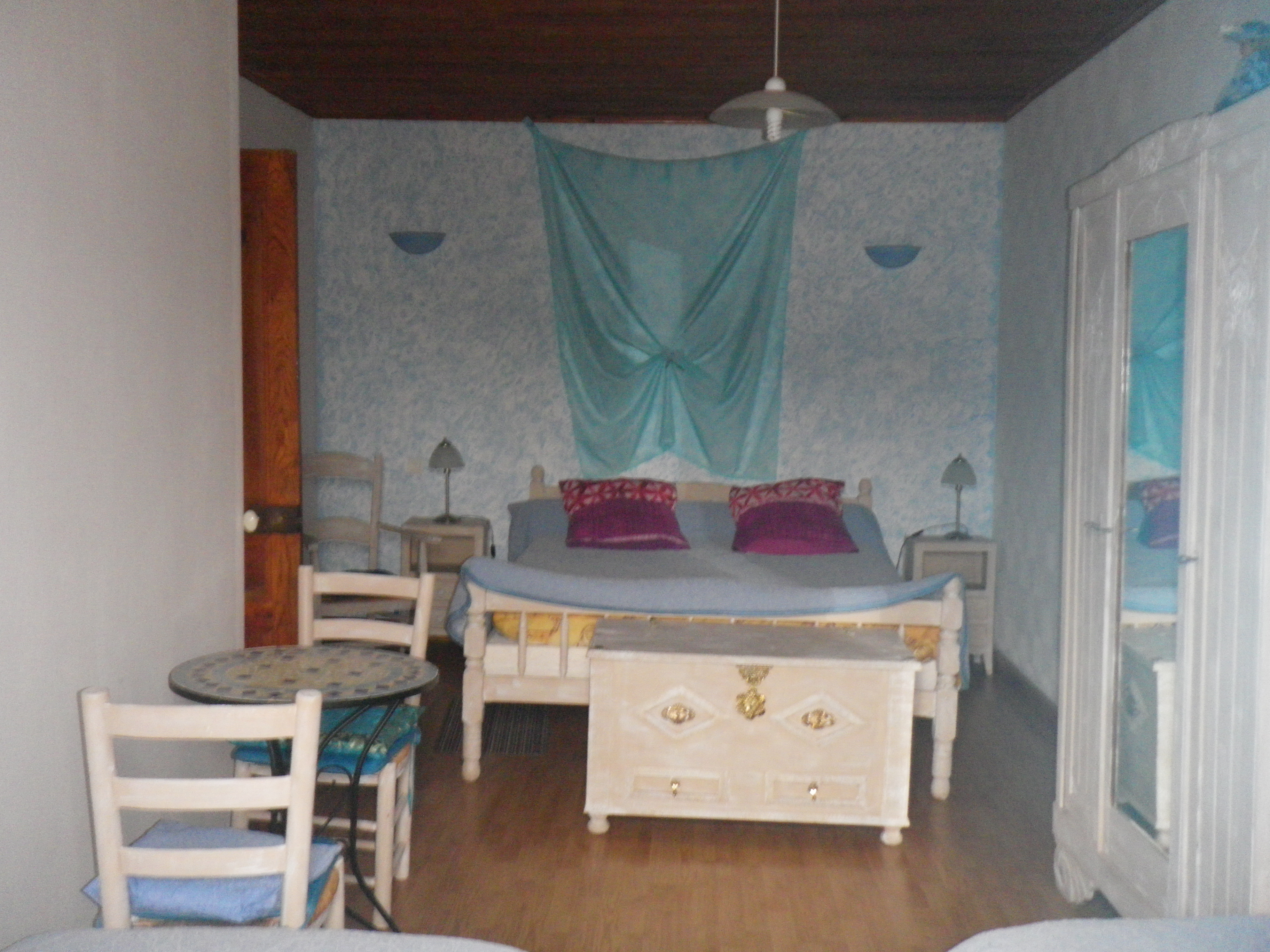 Grande Suite familliale
La chambre bleu au 2éme étage,
1 lit 160 + 2 lits 90