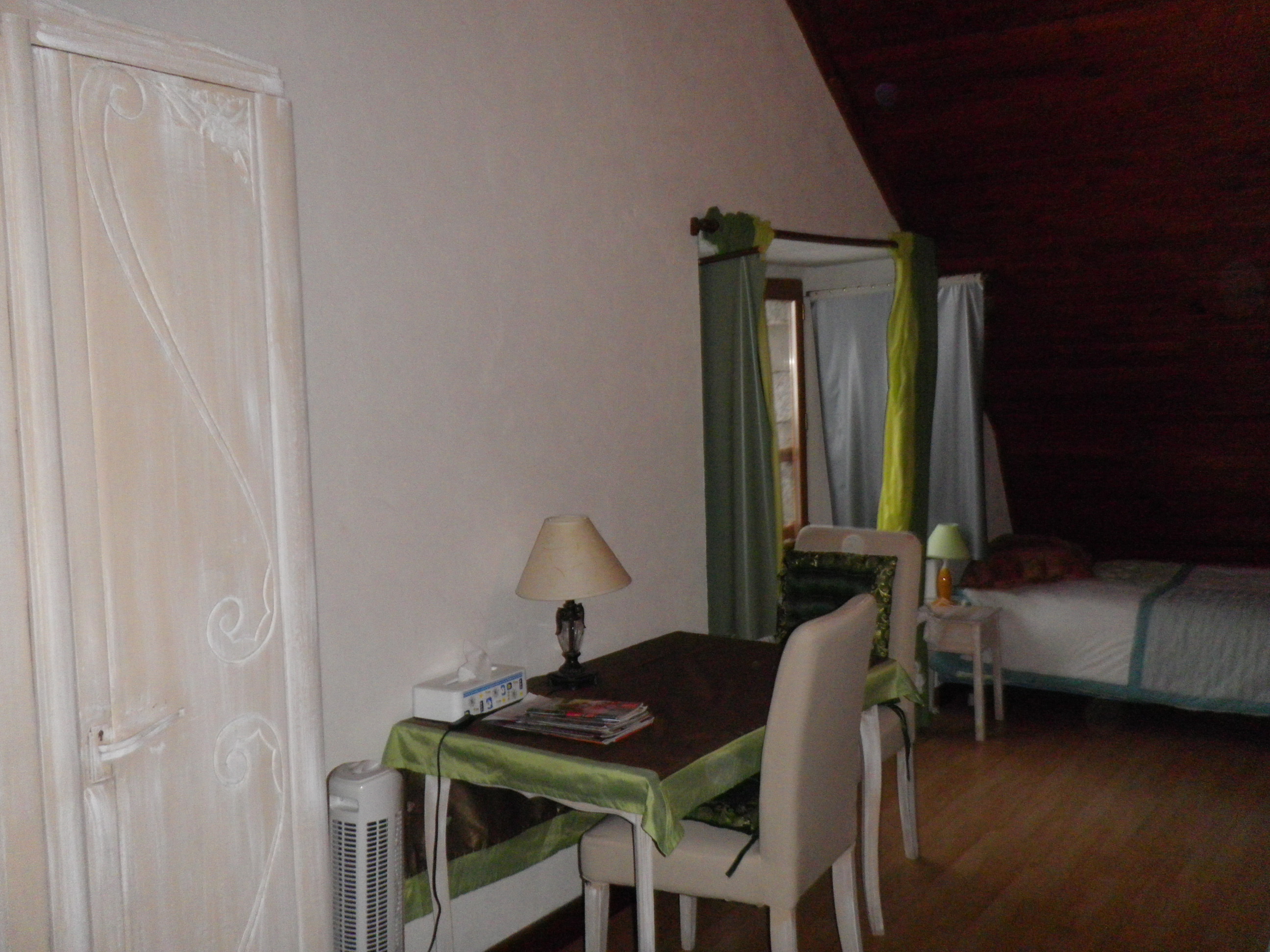Chambre verte 3éme étage :
1 lit 140 2 lits 90