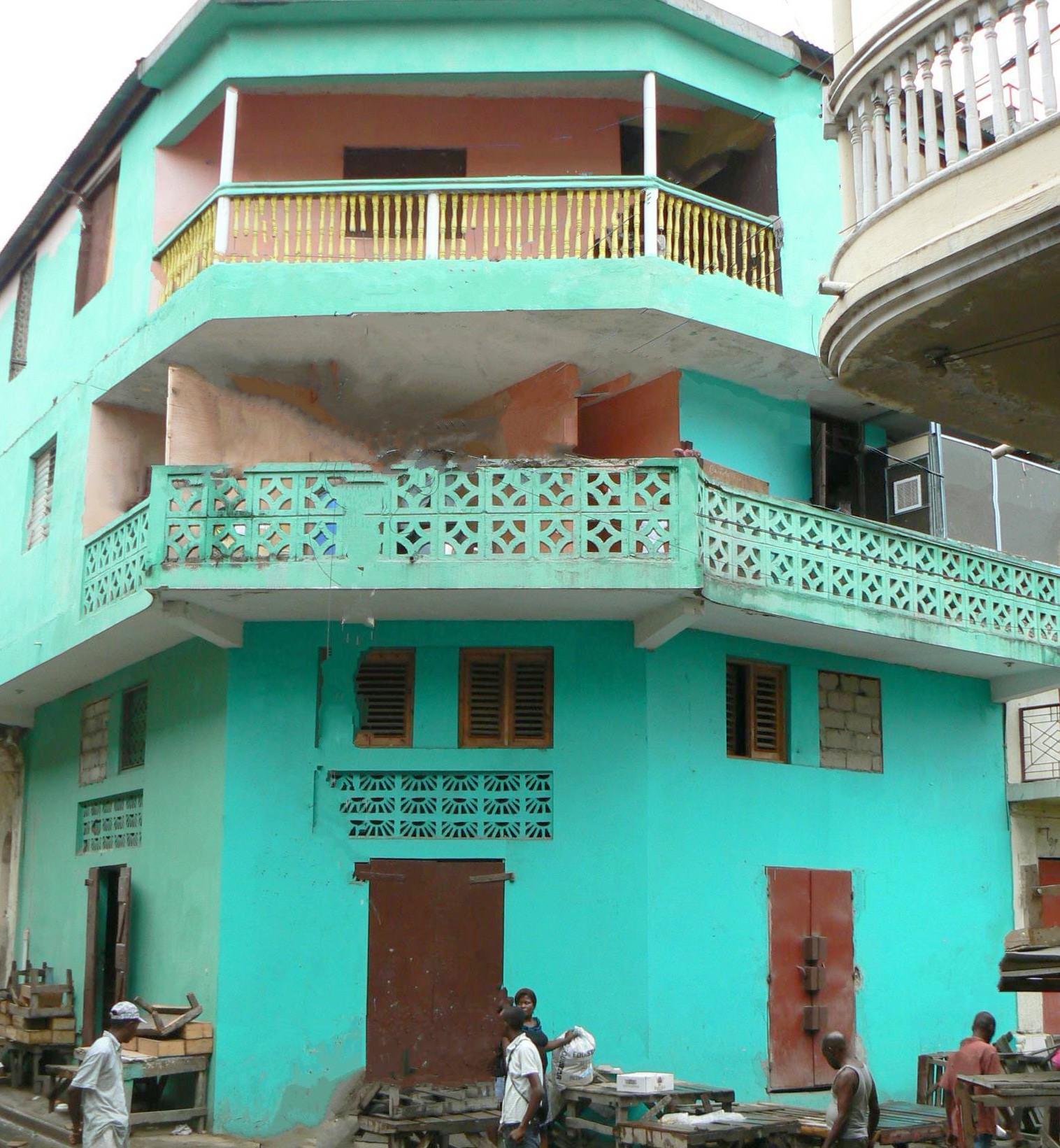 Maison de commerce, quartier du Marché. Business house, market place