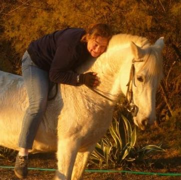 Stéphanie GRAS Secrétaire et sa jument Camargue "Fantasia"