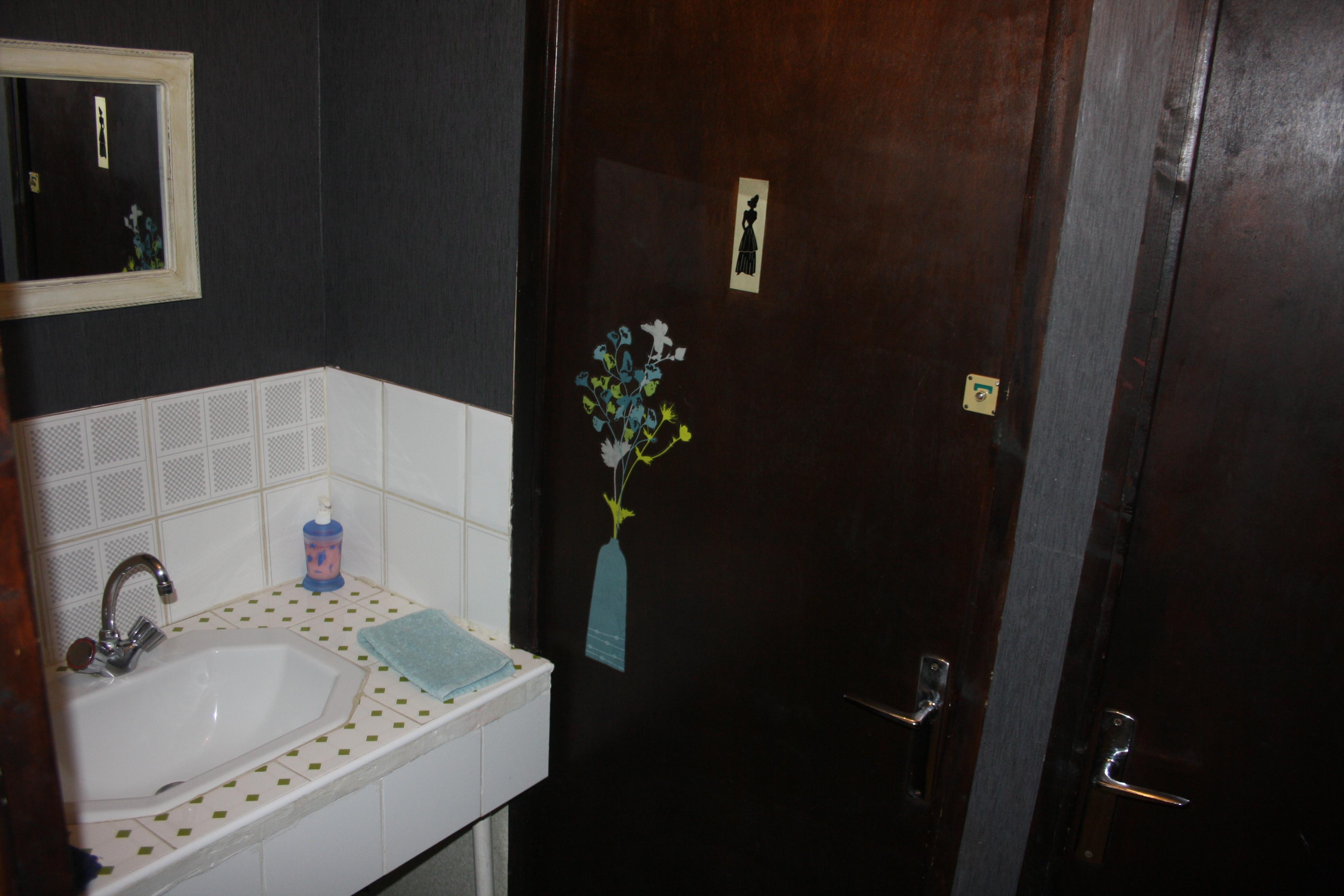          Sanitaires 
    avec 2 toilettes H/F
