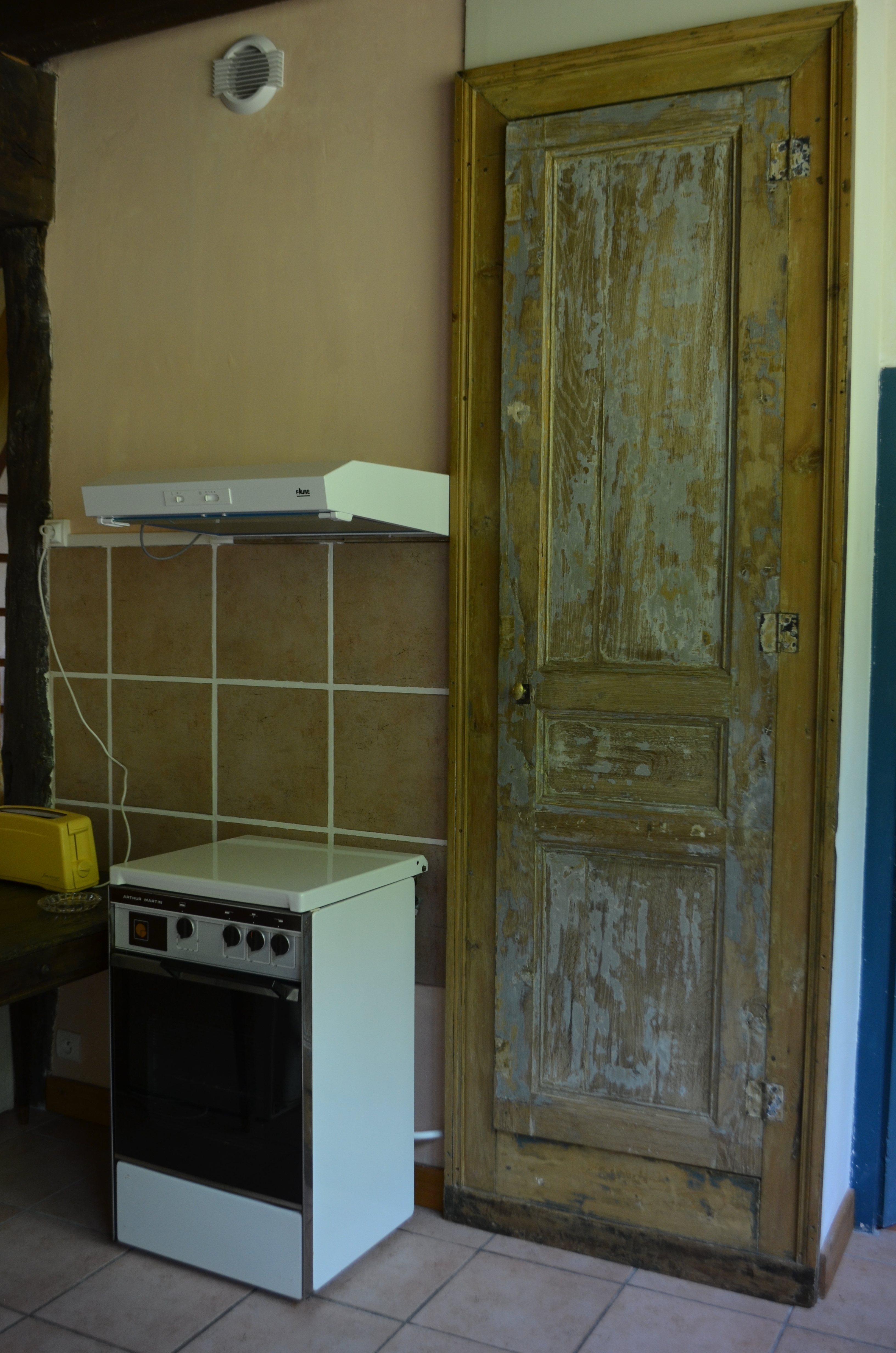 Cuisine vue gaziniere porte vaisselle