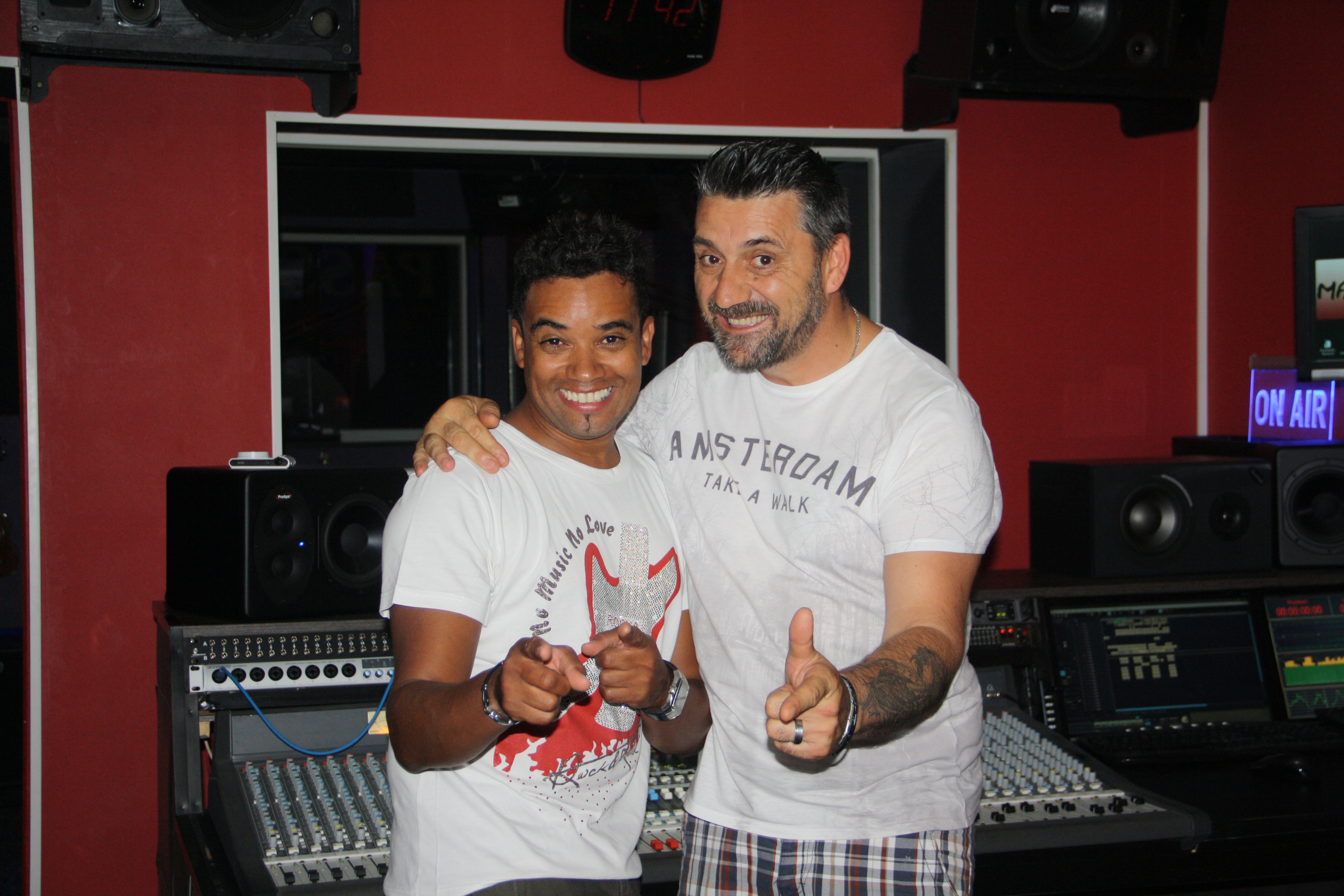 Manu le chanteur
