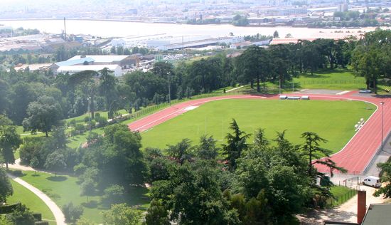 Pratiquer une sport piste athle 