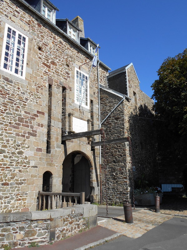 Vielle porte et pont levis
