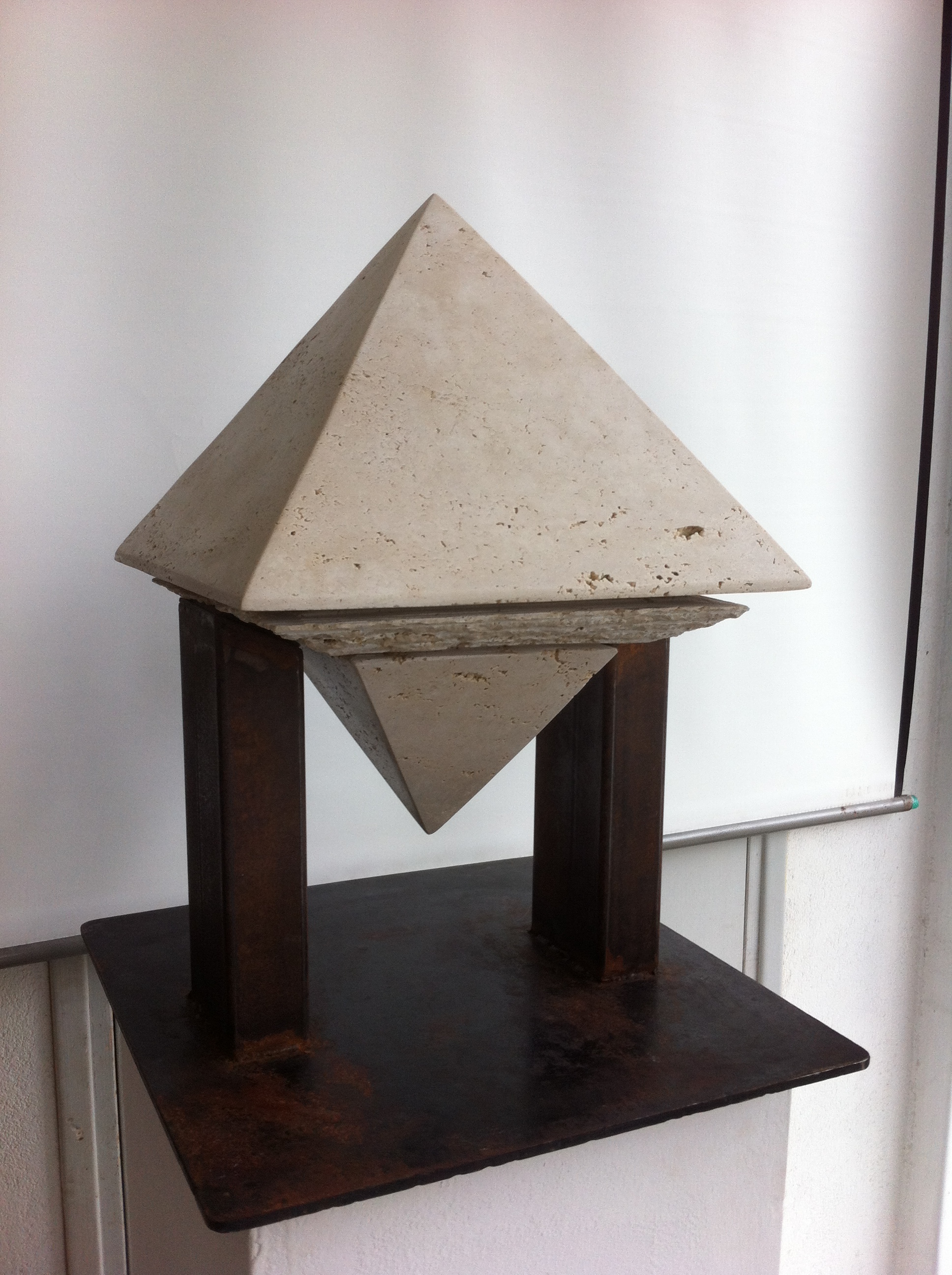 " ACCOUCHEMENT"
40x30x30 sans le socle fer
Pierre de Teruel    1700 €

