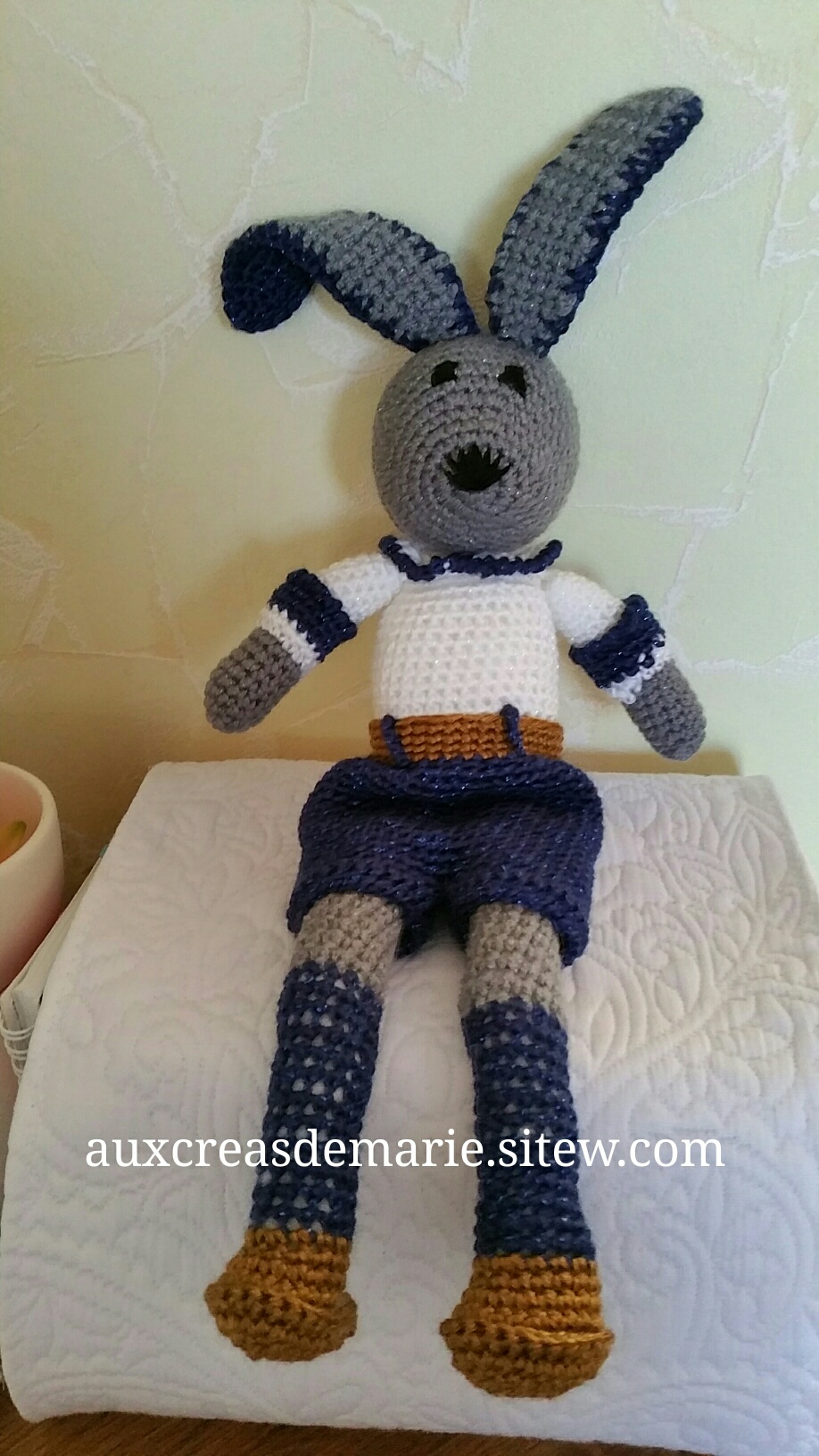 Lucien le lapin 
15 euros