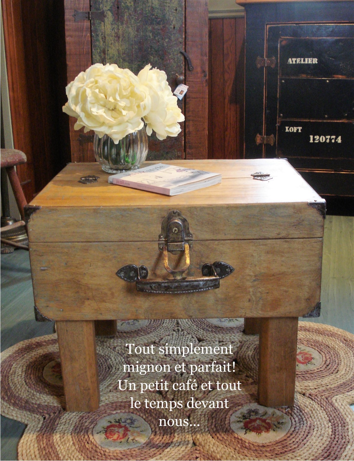 Petit coffre et fleurs