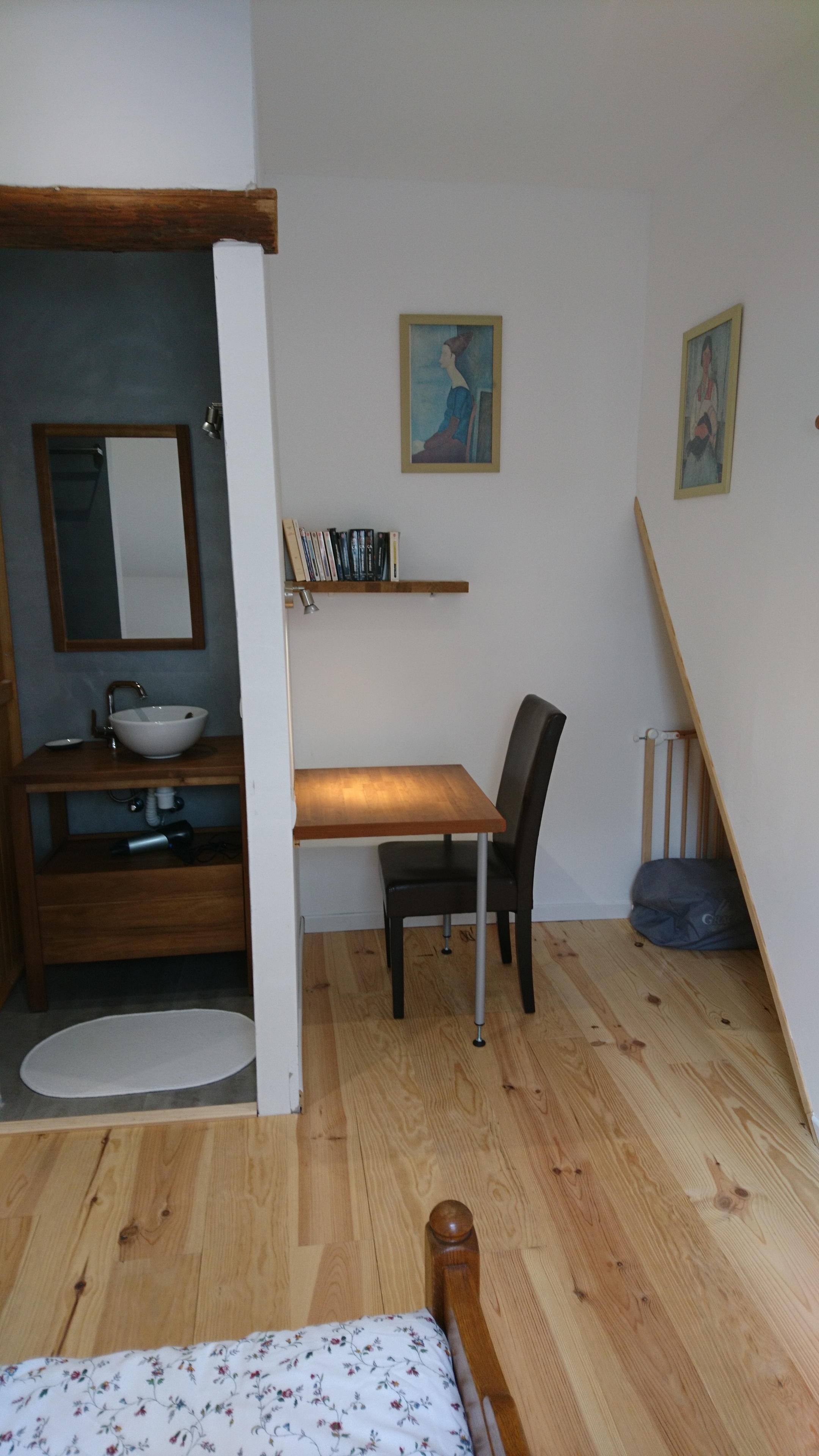 Espace de travail, lecture en chambre Modigliani