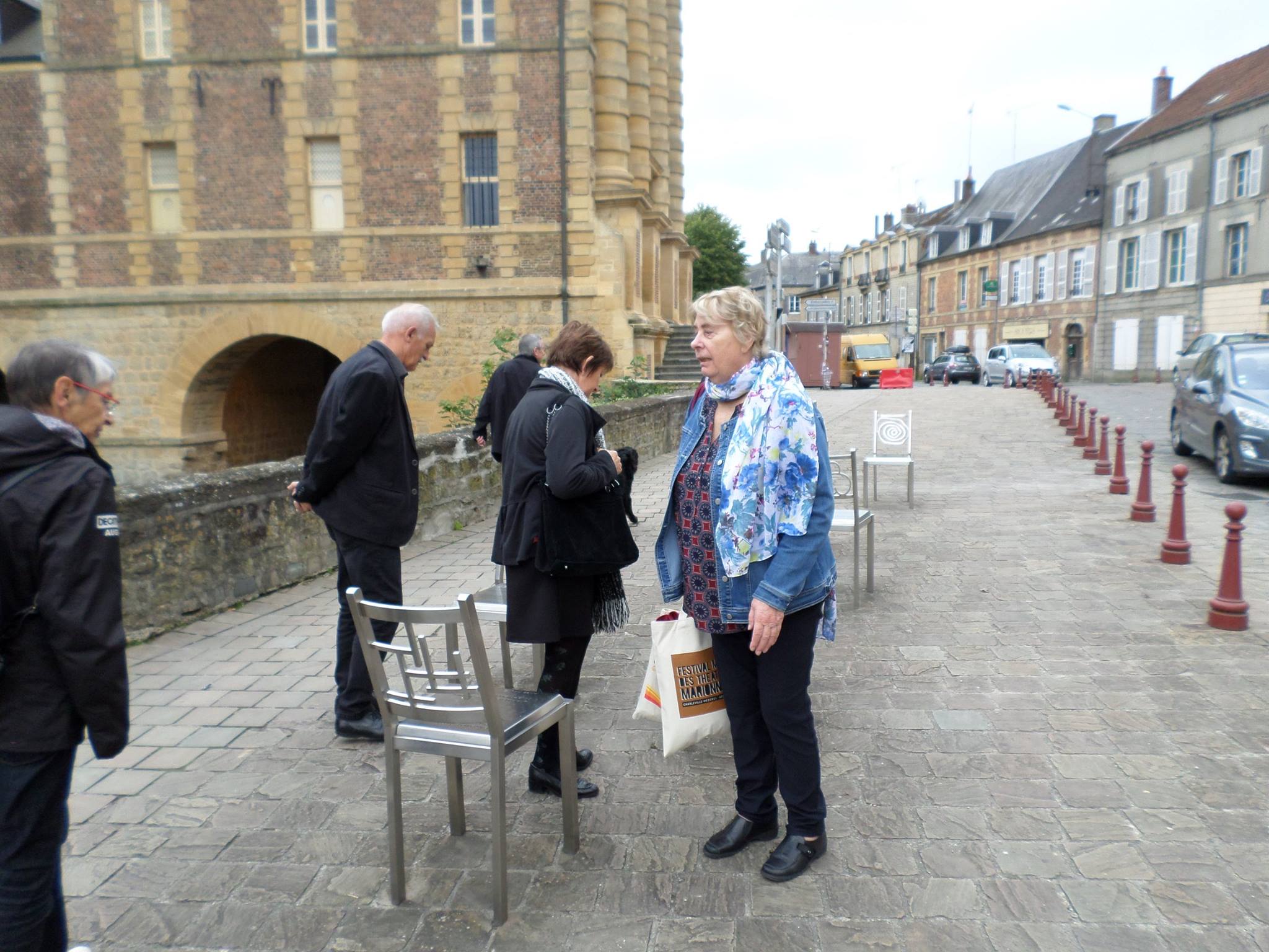 En face la Maison des Ailleurs et près du Vieux Moulin, musée Arthur Rimbaud, Quai Rimbaud.