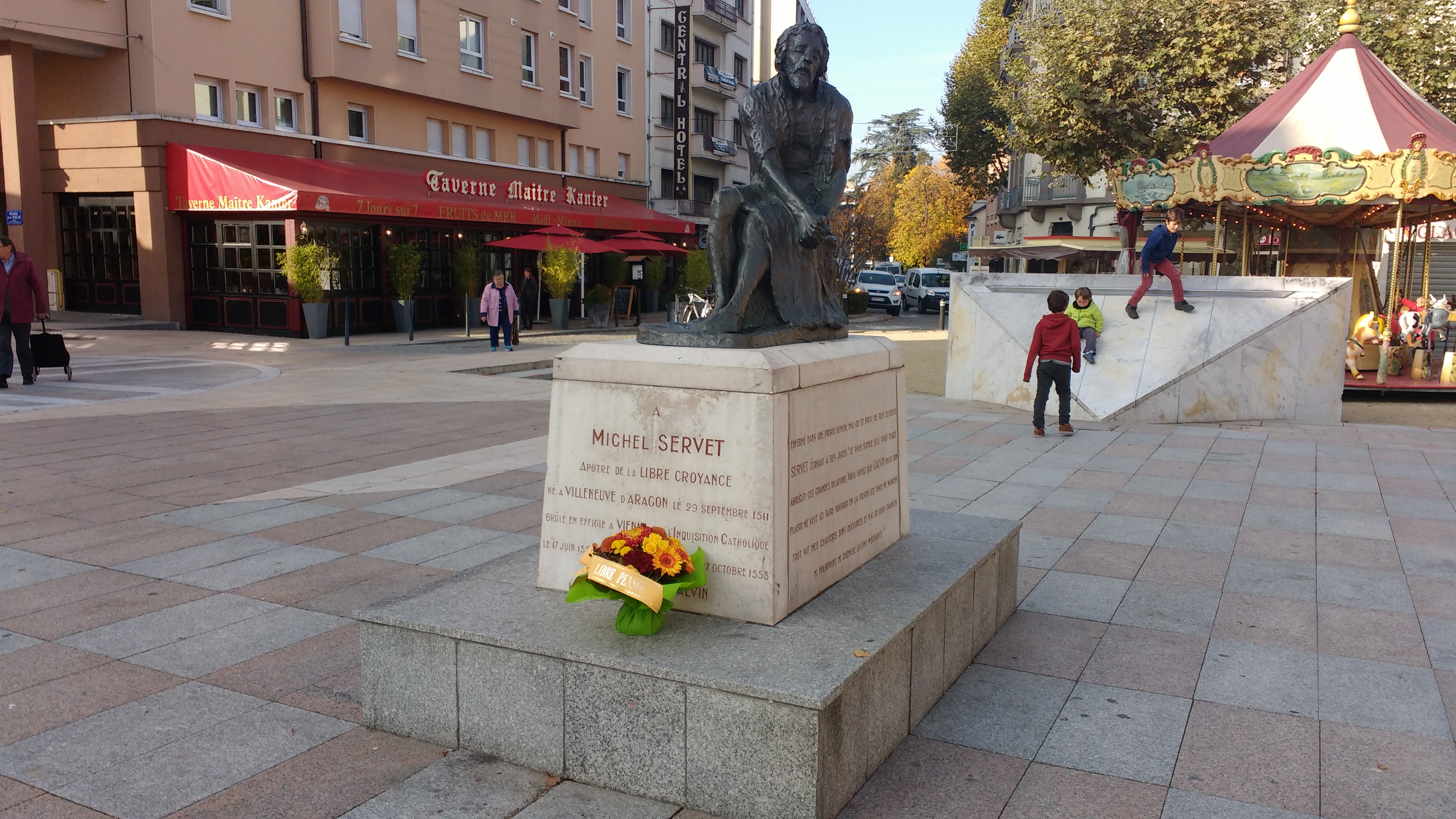Statue gerbe Michel Servet