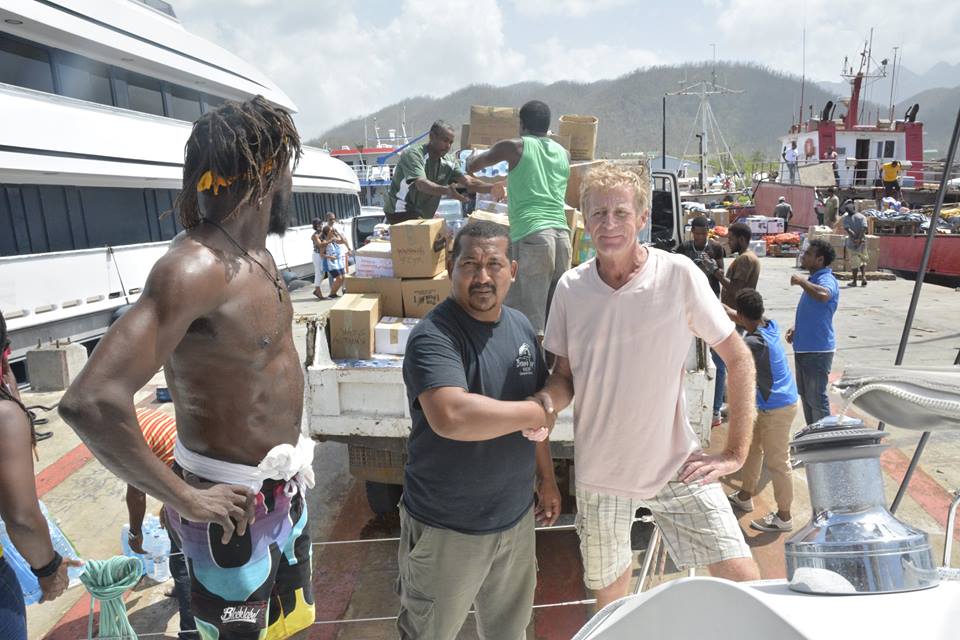 Portsmouth arrivée des dons depuis Pointe à Pitre 2017 Maria