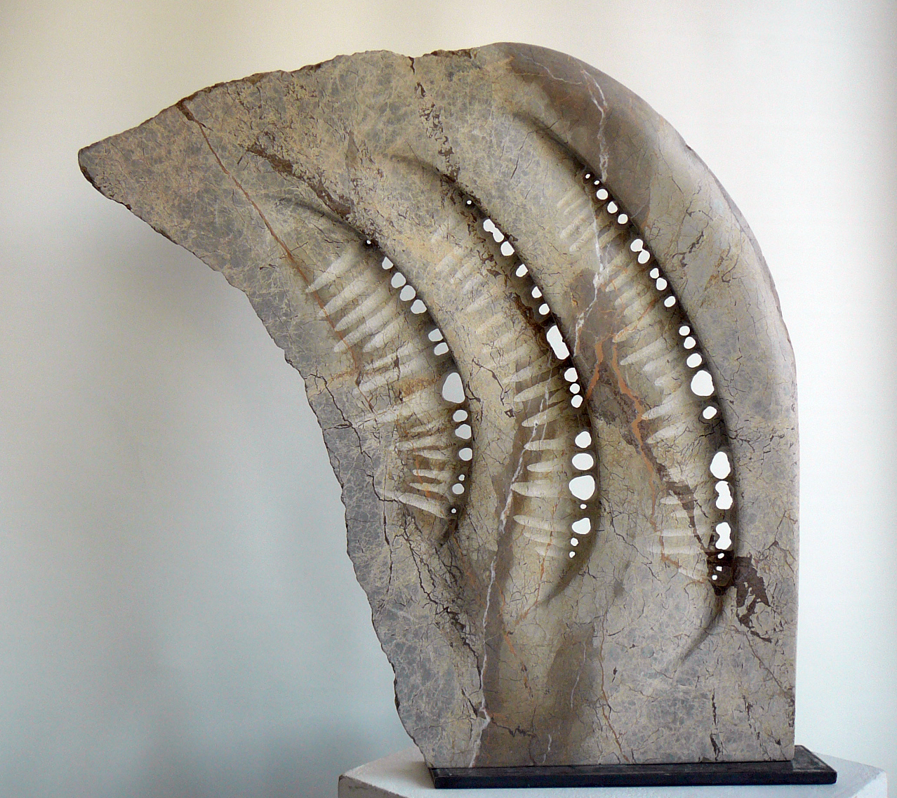 "TRACES"  
 50X50X10
MARBRE DE THUIR  1200€