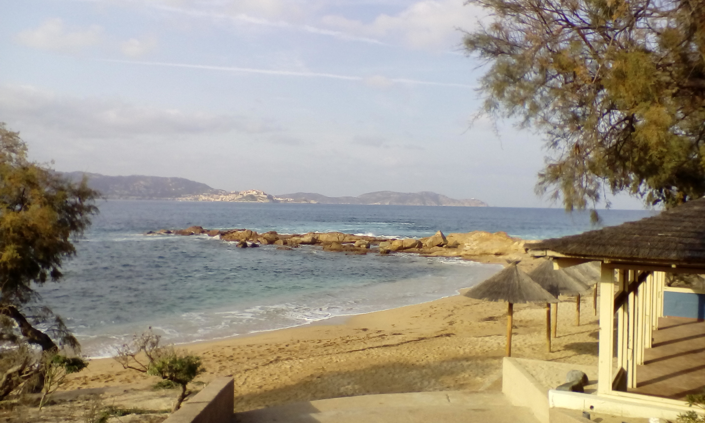 La plage de l'Arinella et la paillote " le MATHAARI.