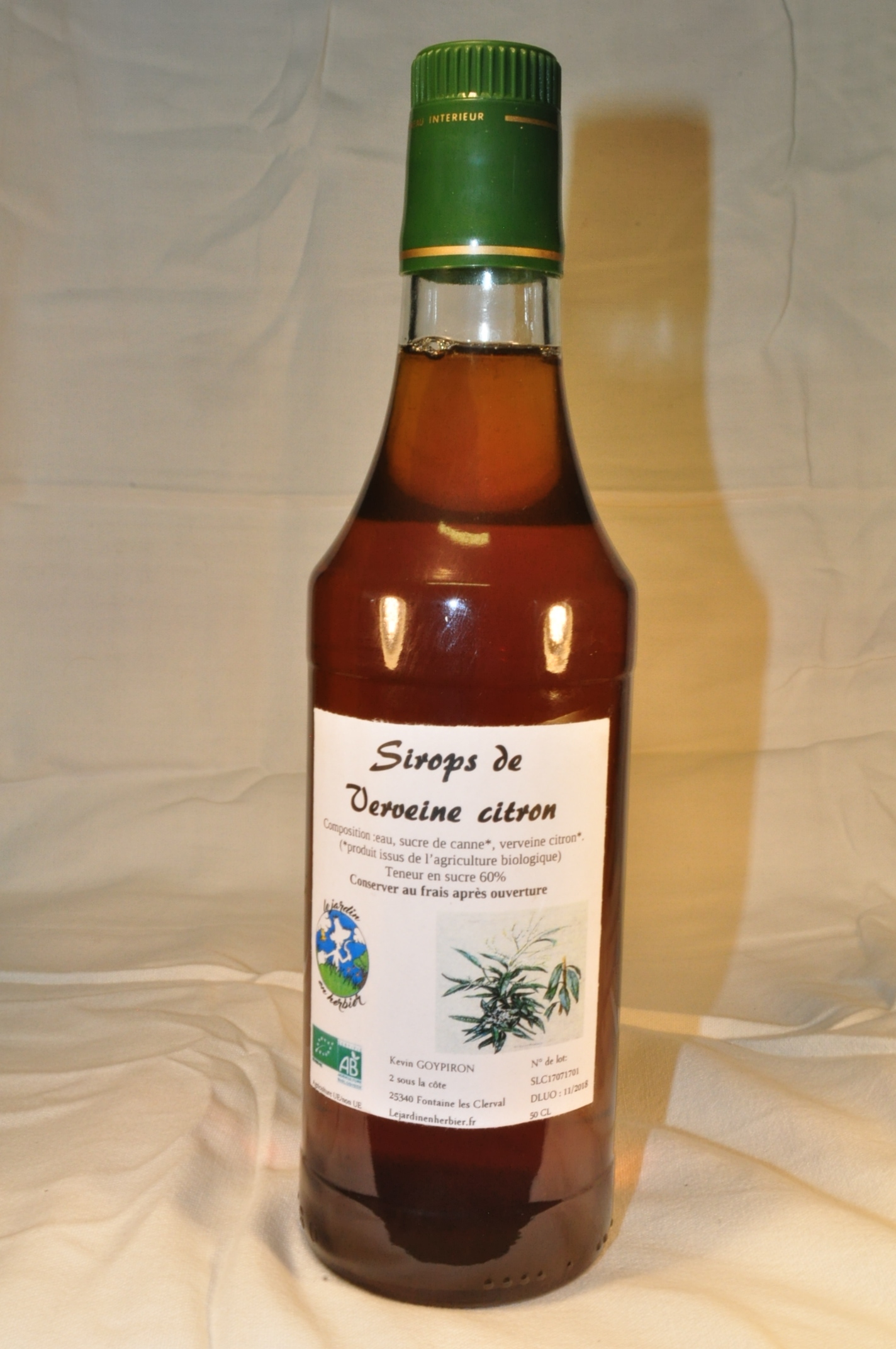 Sirop de verveine citron
COMPO: eau, sucre de canne blond, verveine odorante.