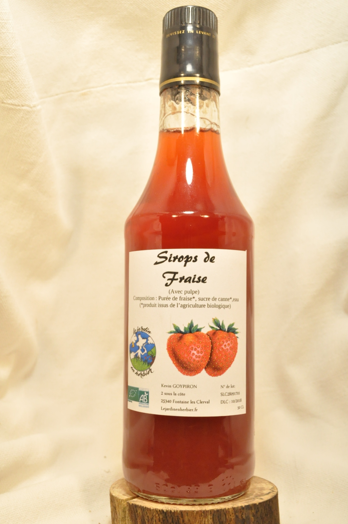 Sirop de fraise
COMPO: purée de fraise, sucre de canne blond, eau.