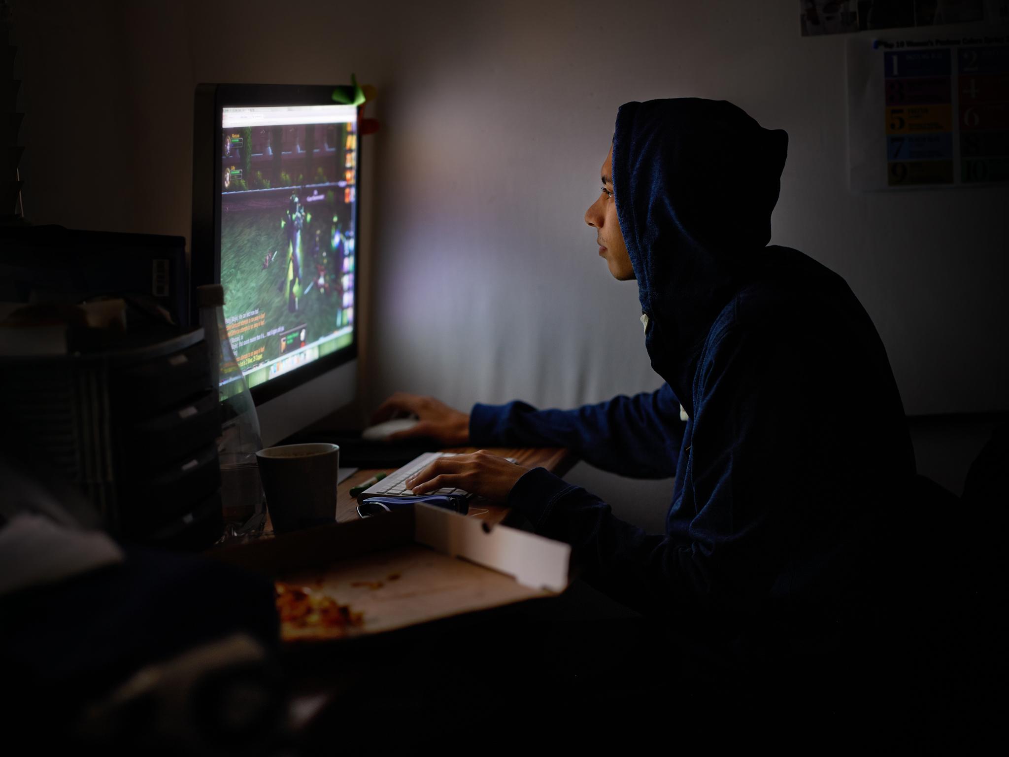 Gamer istock yuri arcurs