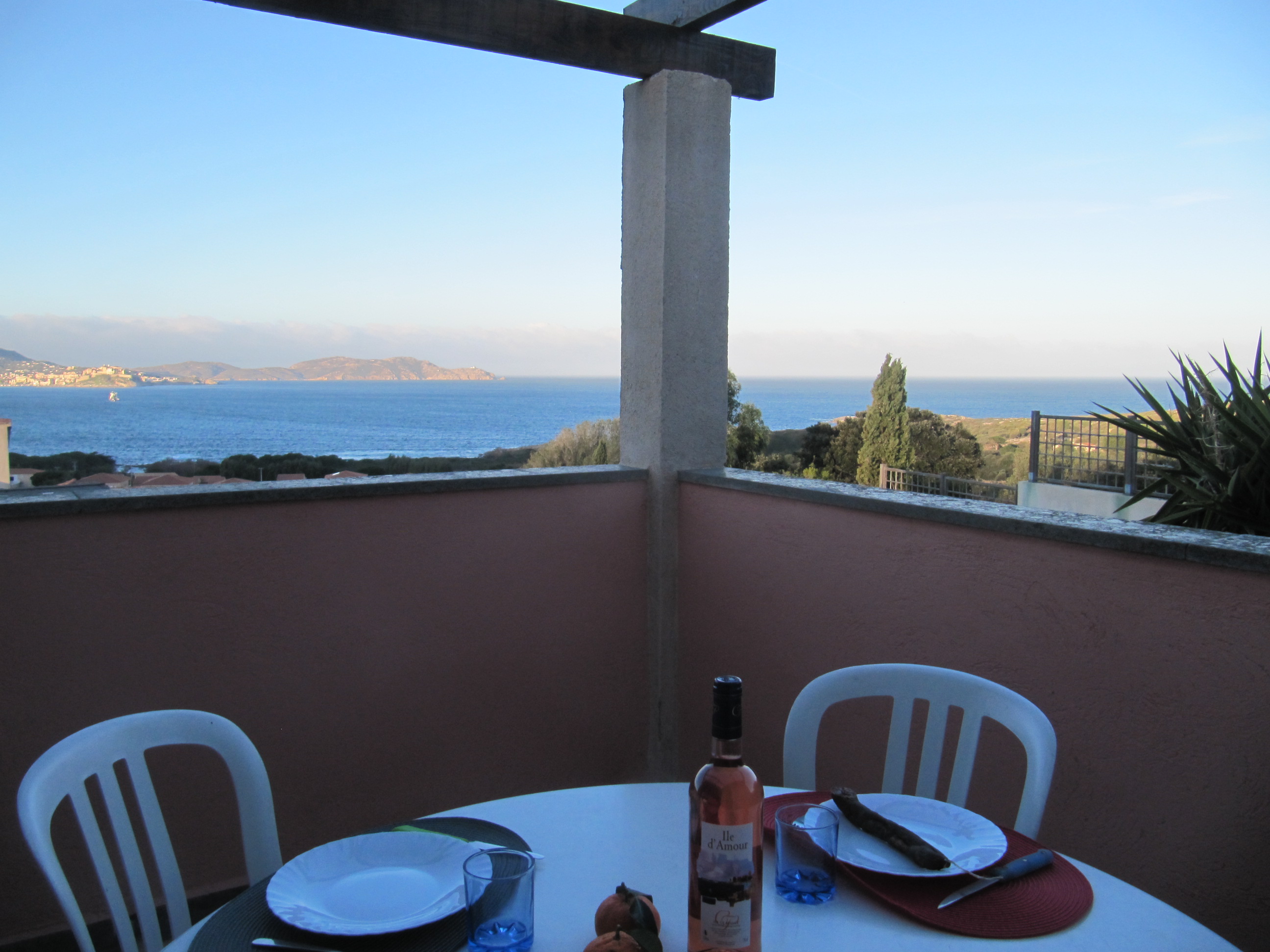 La vue sur la citadelle de Calvi et la pointe de la Revellata