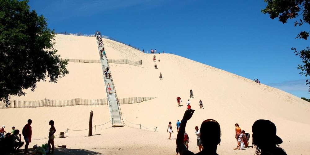 La dune du pilat accueille chaque annee 2 millions de visiteurs