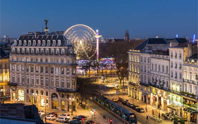 Quinconces vus du grand hotel format 780x490