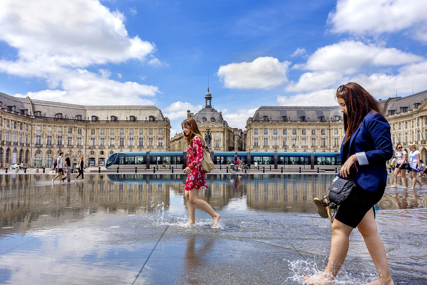 Frankreich bordeaux wasser platz01