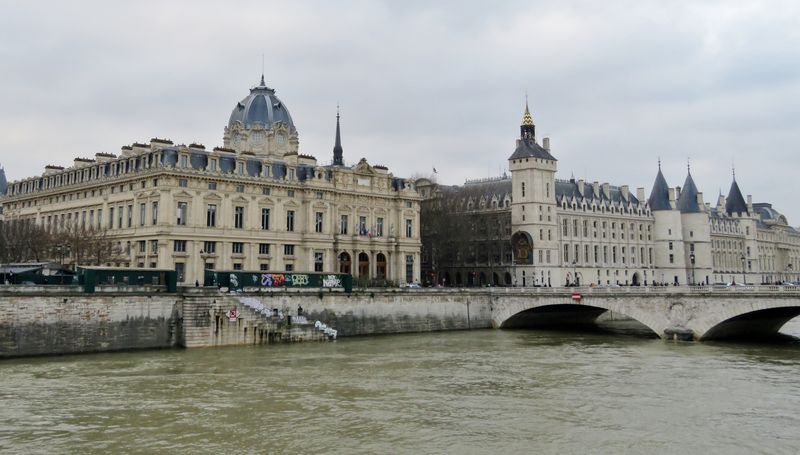 Parisconcierg 1 