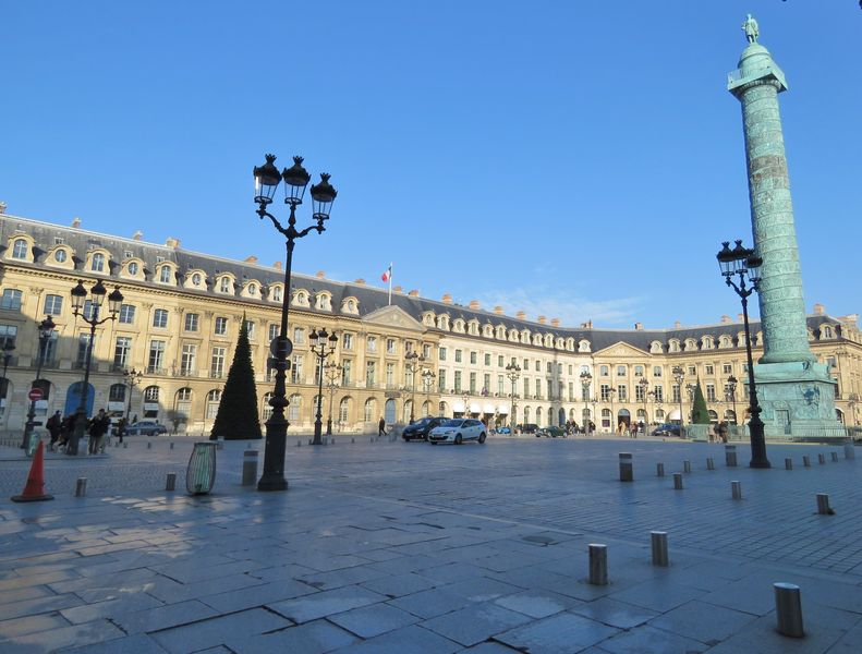 Paris vend 1 