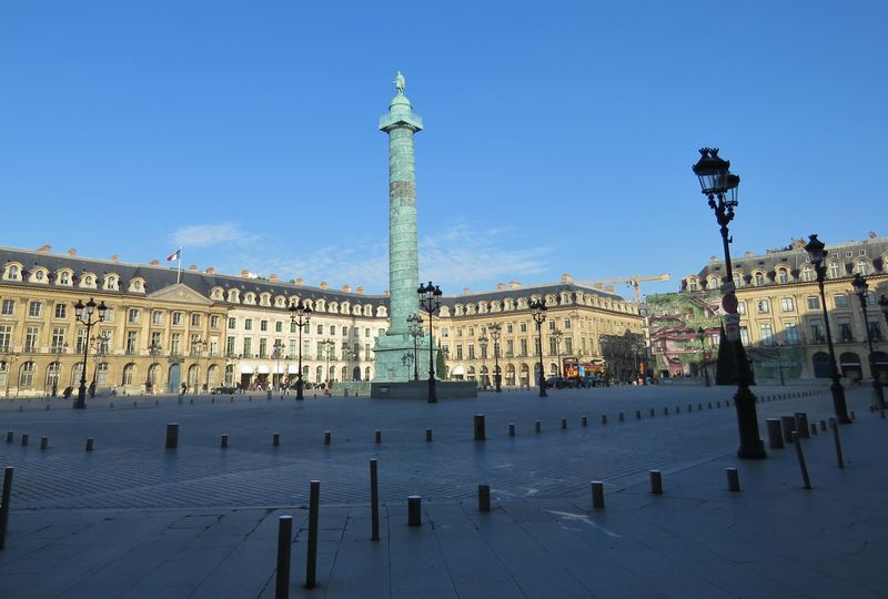 Paris vend 2 