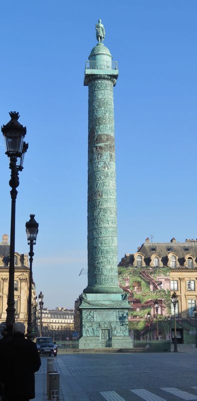 Paris vend 4 