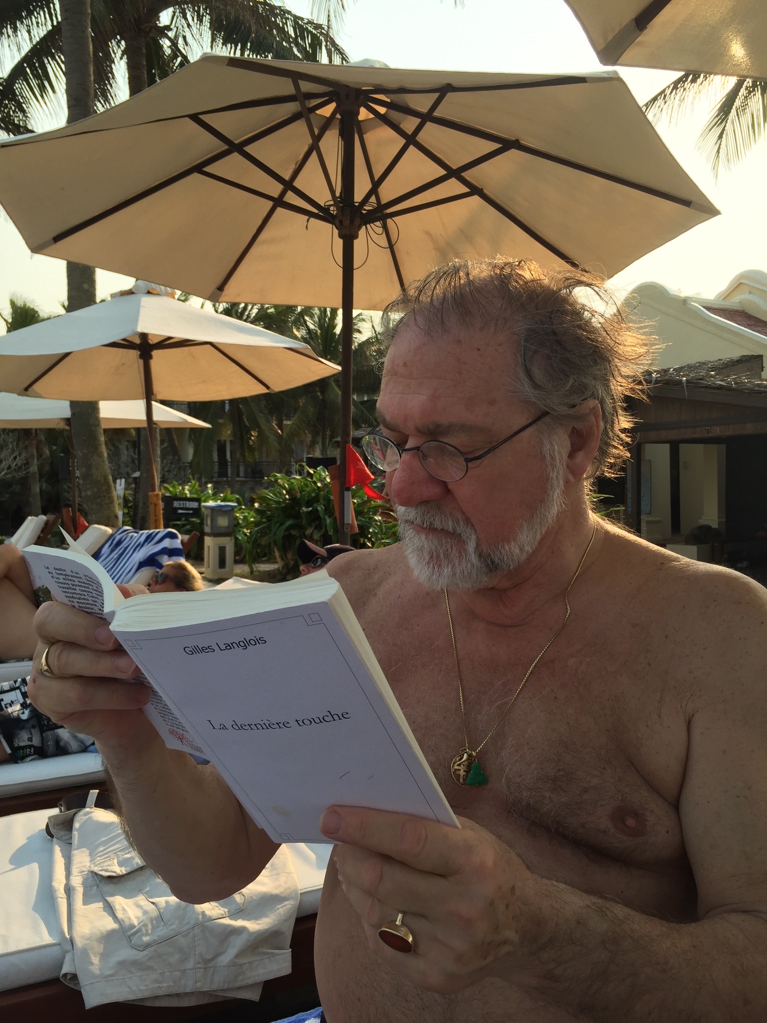 Pierre Santini lisant LDT au Vietnam mars 2016