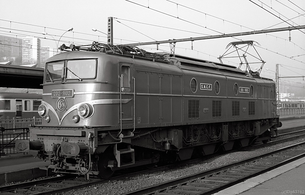 92 4 2 2D2 9102 Lyon Vaise 83 DG53752