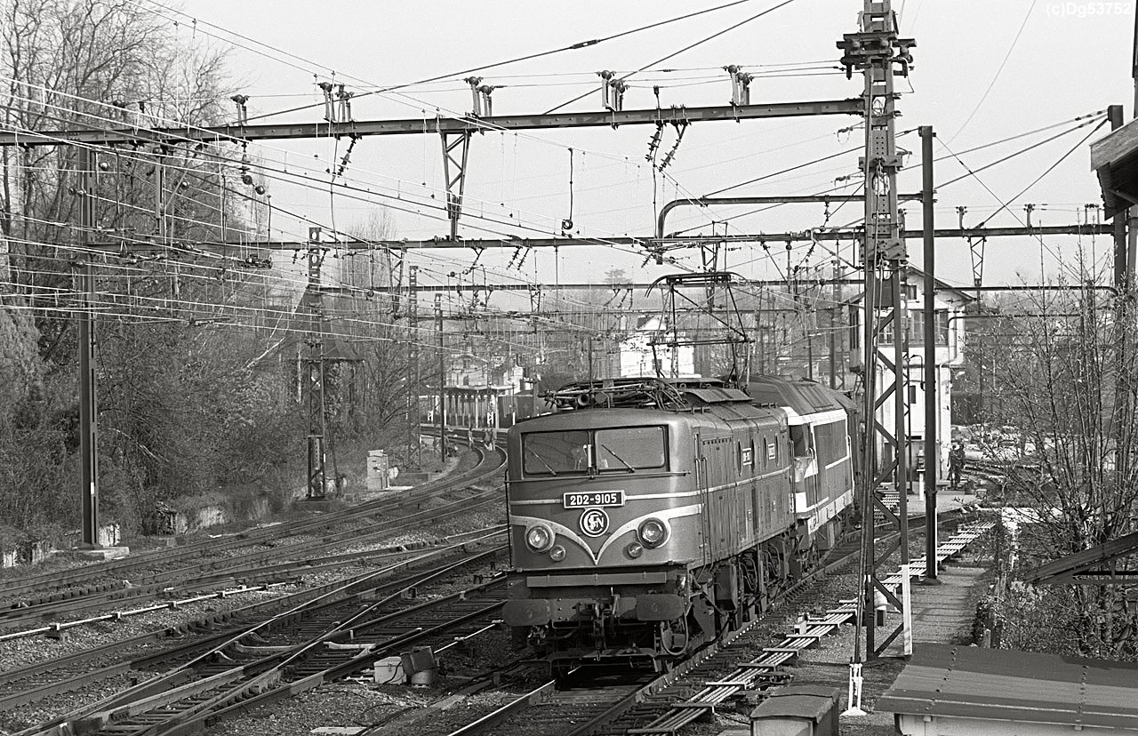 La 9105 à Collonges devant la CC 72012