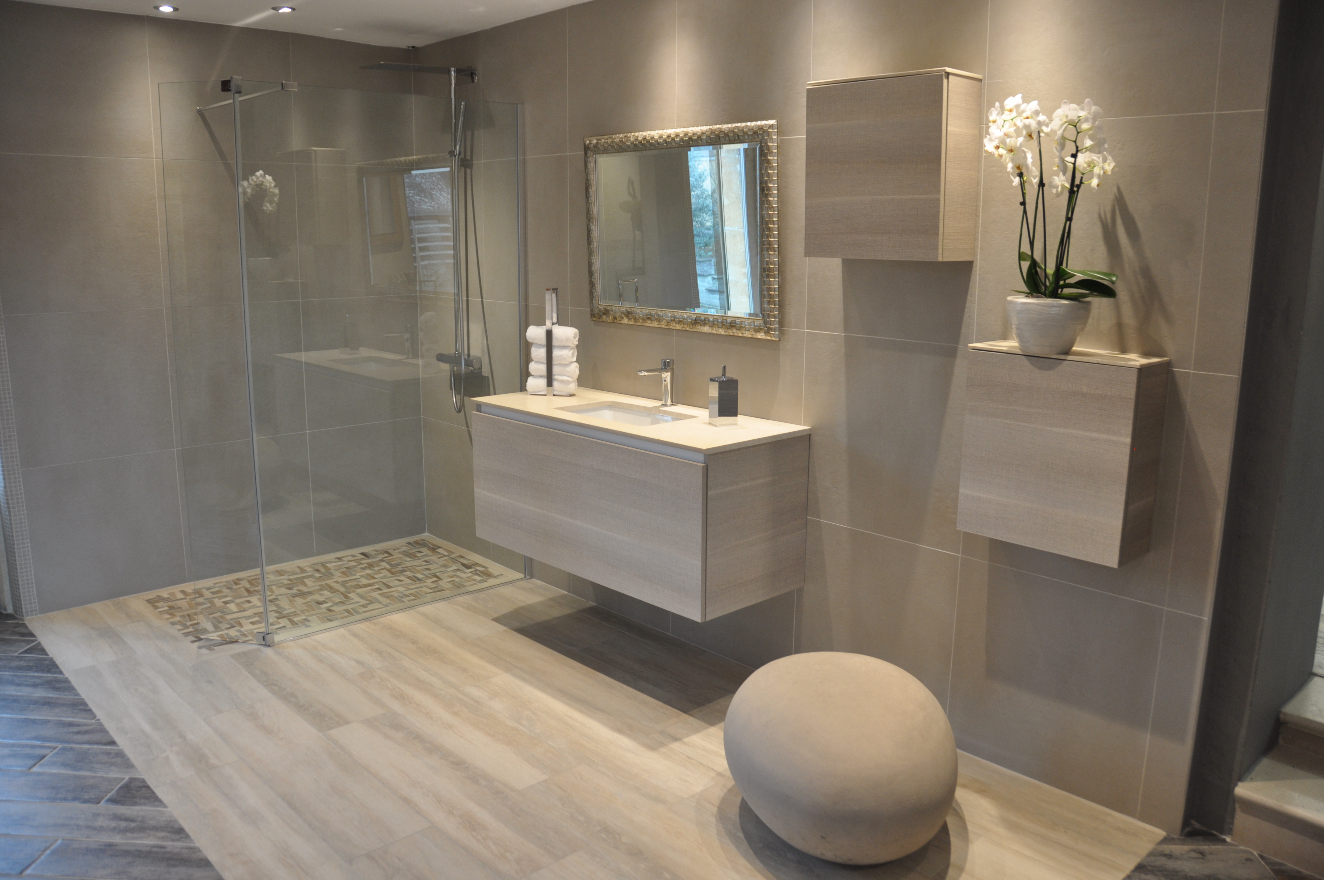 Salle de bain plombier sur roche