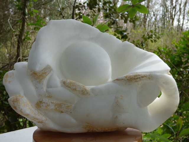 Femme d'un nouveau Monde
Albâtre et feuille d'Or       700€