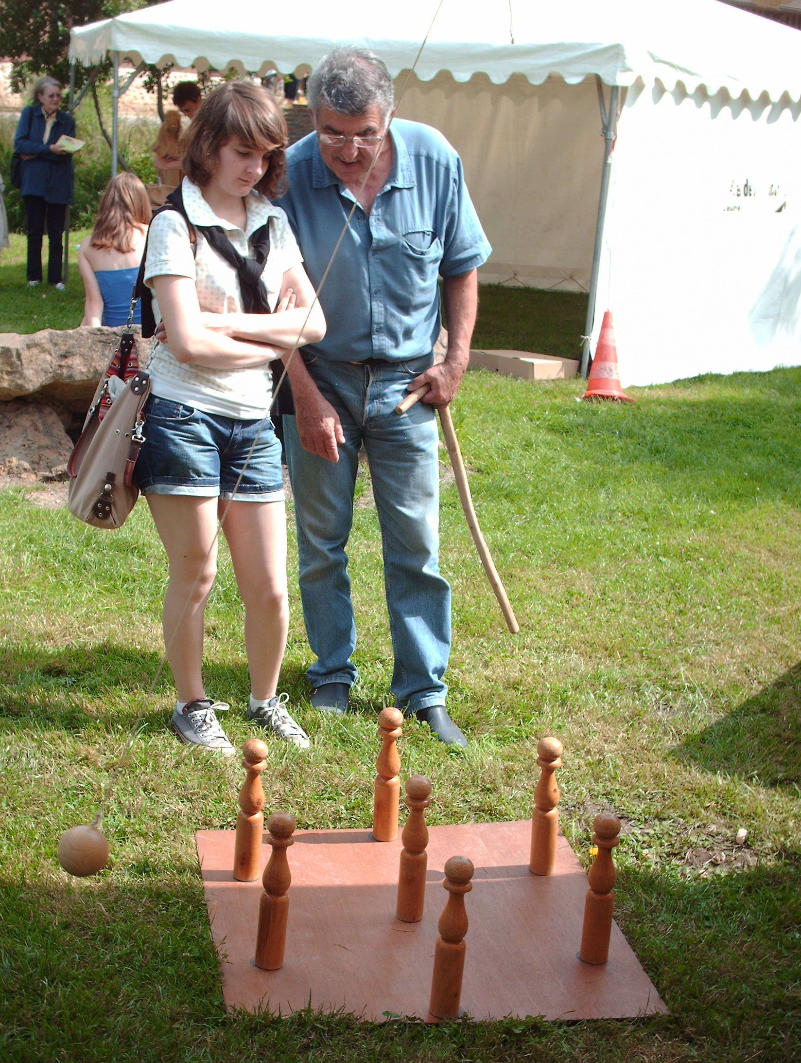 Quilles devant un stand