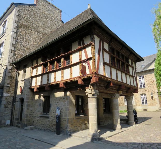 Dinan 9 