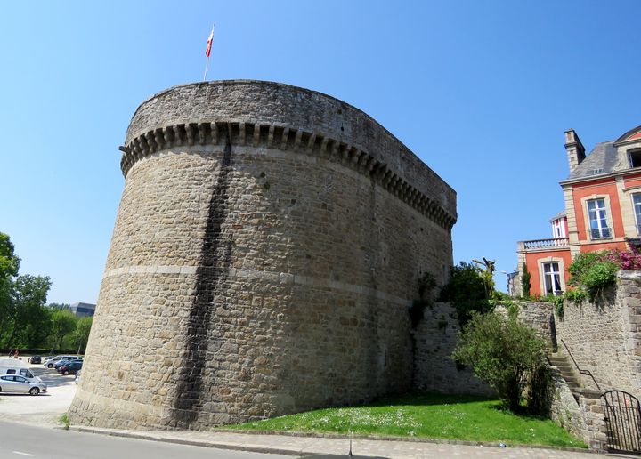 Dina 2 