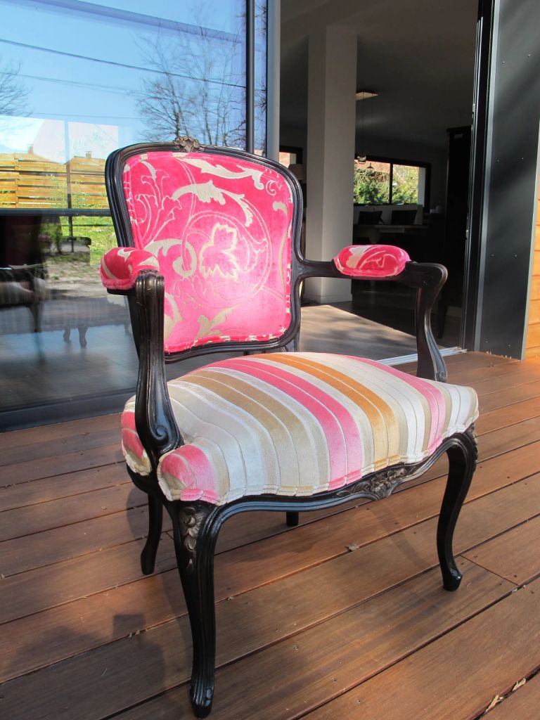 Refection restauration relooking fauteuil chaise canape meuble cabriolet 4 tapissier decorateur bordeaux saint medard en jalles atelier les renaissances