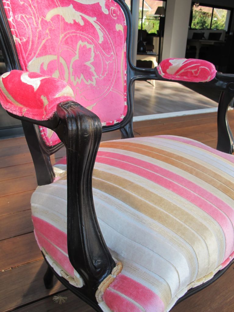 Refection restauration relooking fauteuil chaise canape meuble cabriolet 6 tapissier decorateur bordeaux saint medard en jalles atelier les renaissances