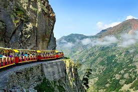 le petit train d'Artouste , le train le plus haut d'Europe ... à ne pas manquer !