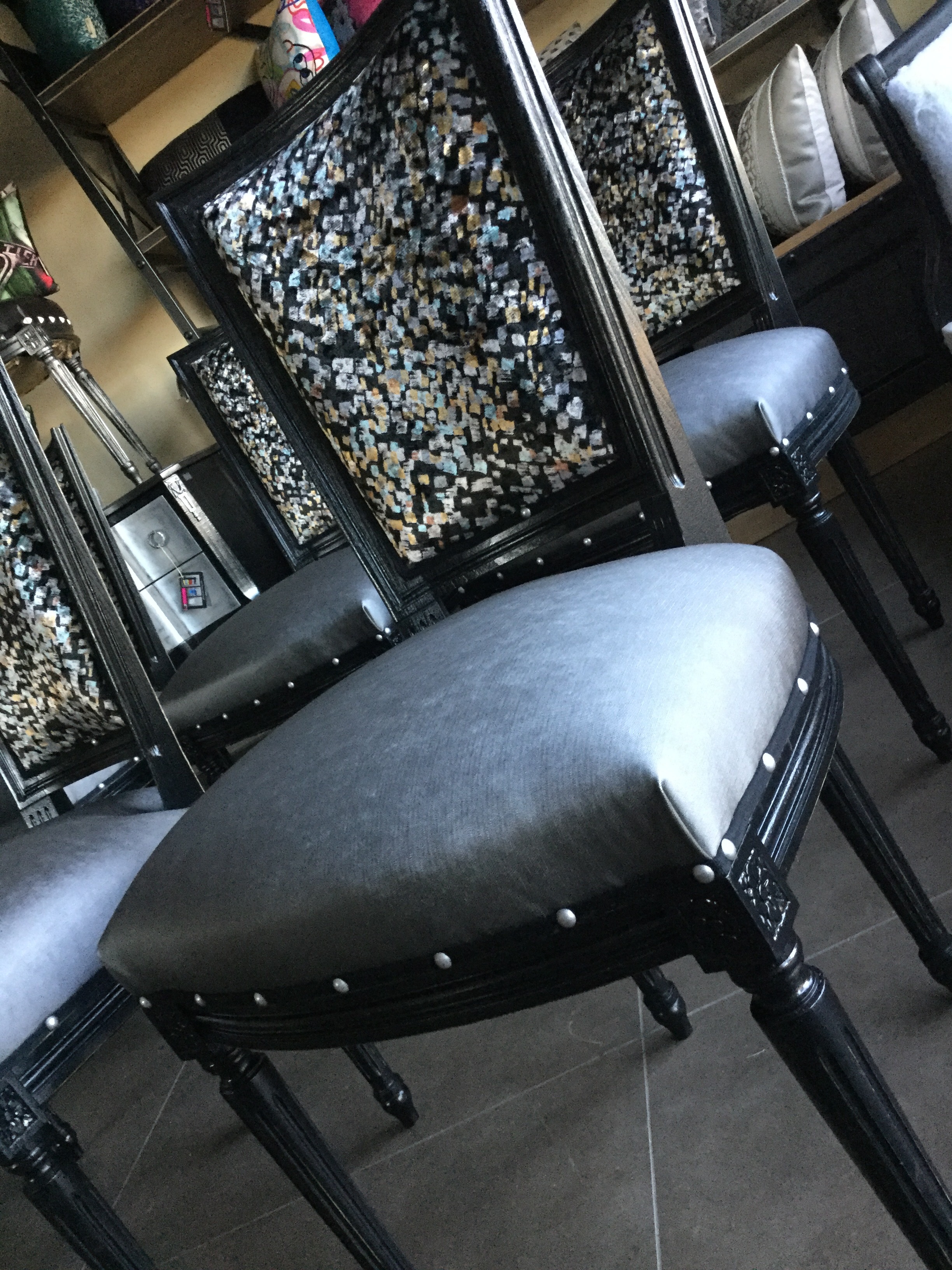 Refection restauration relooking fauteuil chaise 26 canape meuble tapissier decorateur bordeaux st medard en jalles atelier les renaissances